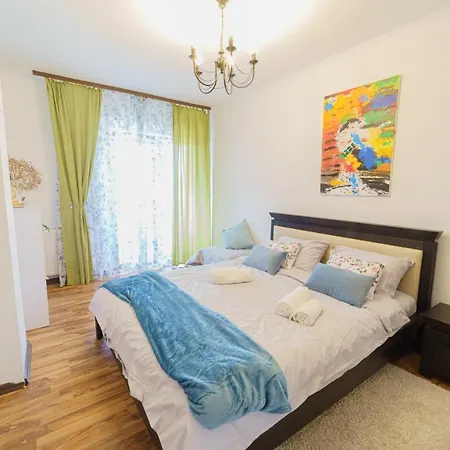 5* Mansion In Center