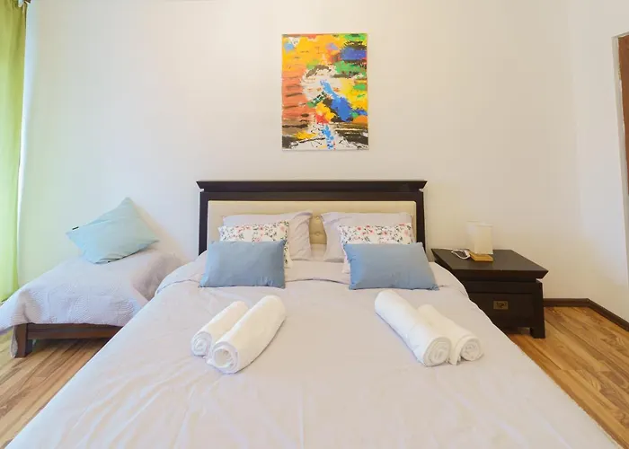 5* Mansion In Center