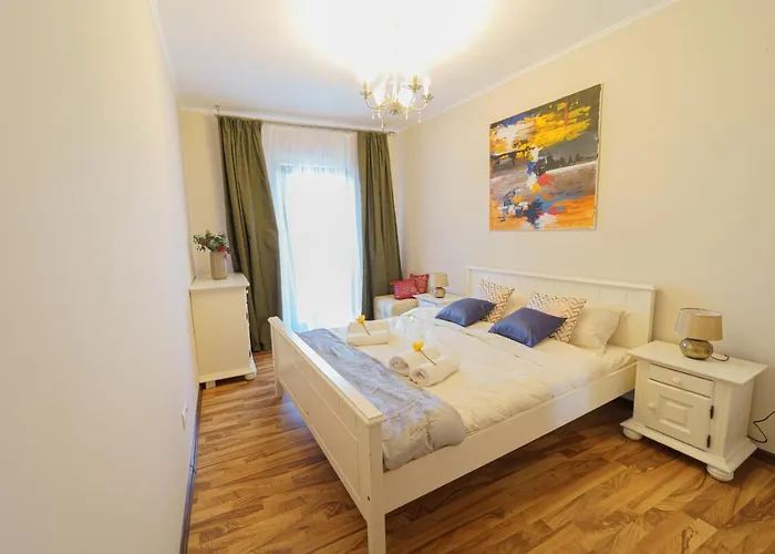 5* Mansion In Center