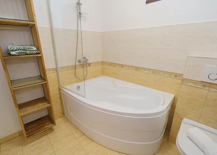 5* Mansion In Center *